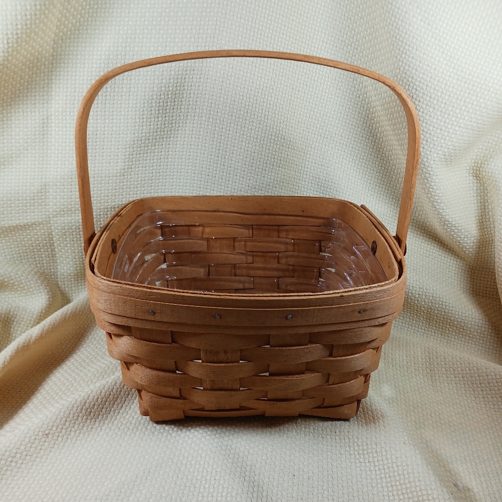 1995 Longaberger Large Berry Basket w/ Swing Handle  & Plastic Liners 9x9x5